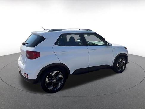Used 2025 Hyundai Venue SEL FWD image 14