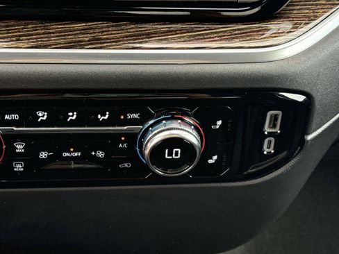 Used 2024 GMC Sierra 1500 SLE AWD/4WD image 28
