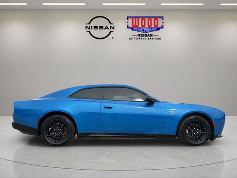 Used 2025 Dodge Charger Daytona R/T w/ Sun & Sound Package AWD/4WD image 2