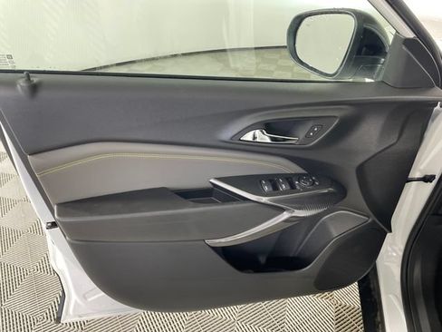 New 2026 Chevrolet Trax ACTIV w/ Sunroof Package FWD image 8