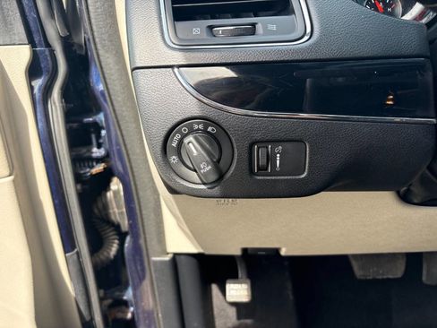 Used 2017 Dodge Grand Caravan SXT image 11