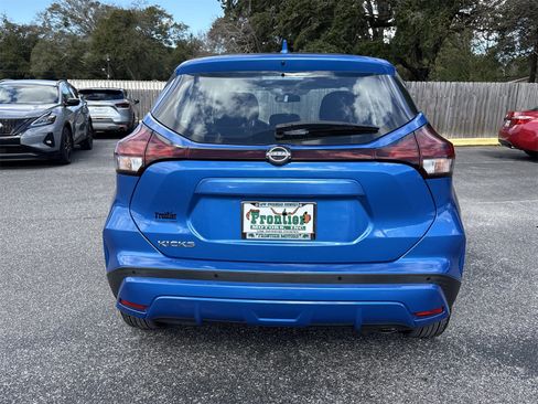 Used 2022 Nissan Kicks S image 4