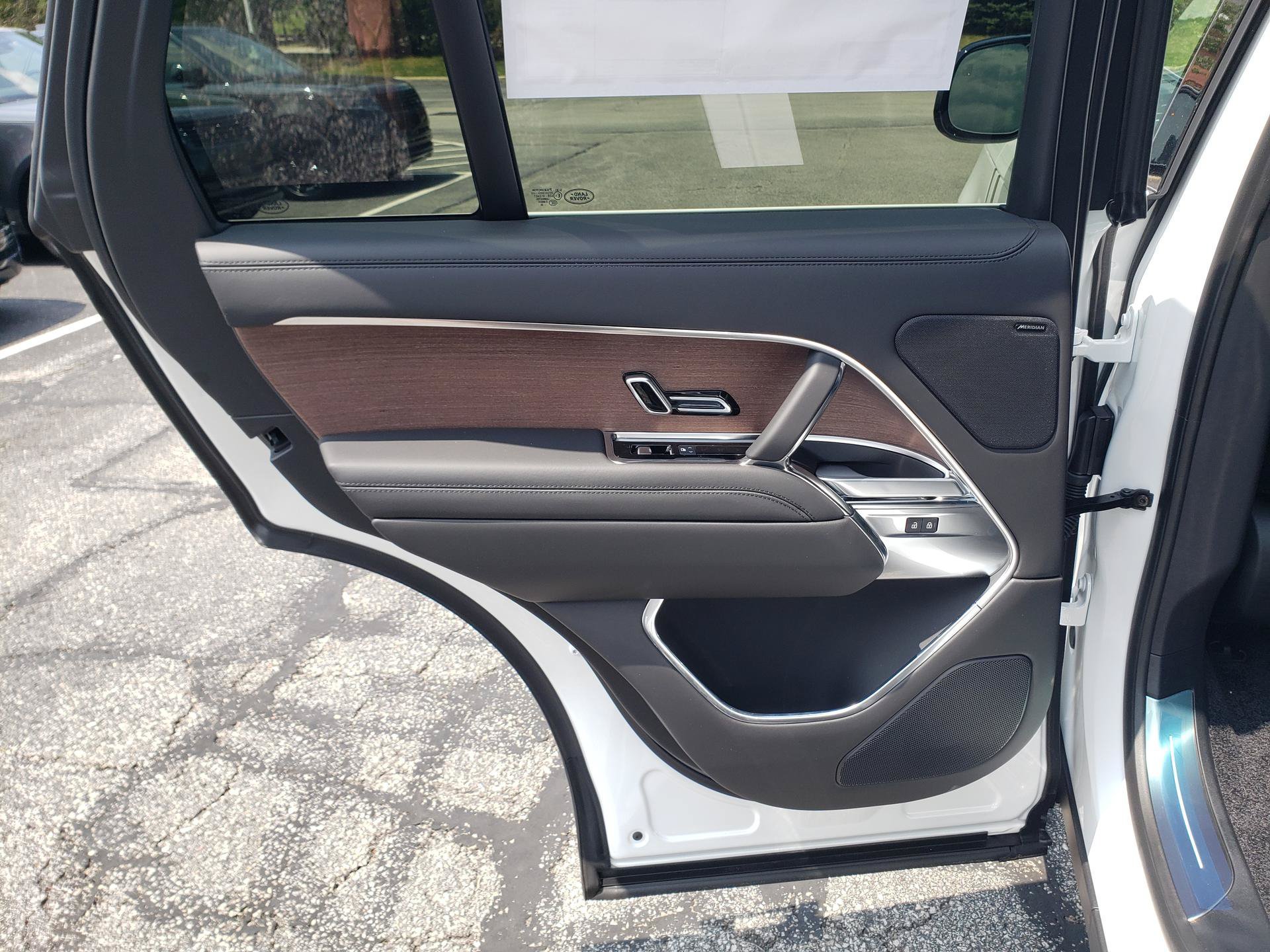 New 2026 Land Rover Range Rover SE AWD/4WD image 12