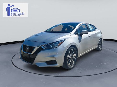 Used 2021 Nissan Versa SV image 3