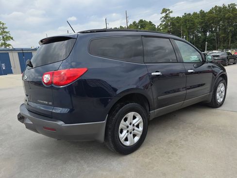 Used 2011 Chevrolet Traverse LS image 17
