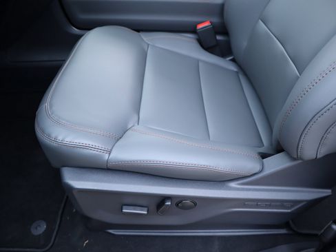 New 2025 Ford Expedition Active image 14