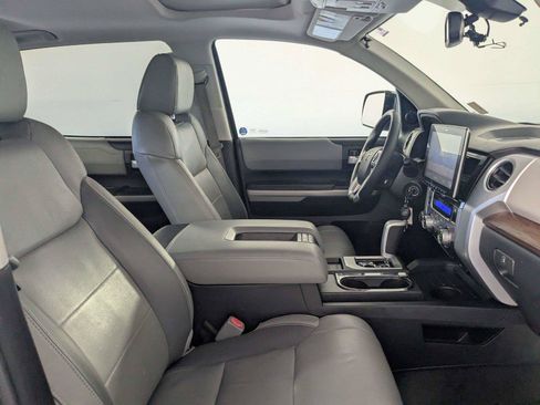 Used 2018 Toyota Tundra Limited w/ Limited Premium Package AWD/4WD image 31
