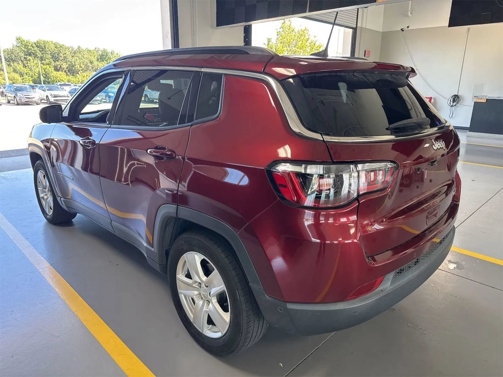 Used 2022 Jeep Compass Latitude w/ Convenience Group FWD image 4