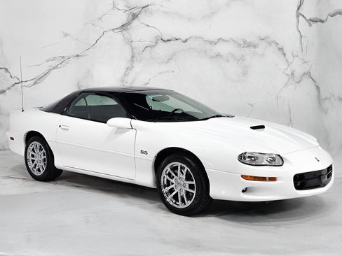Used 2000 Chevrolet Camaro Z28 w/ SS Performance/Appearance Pkg image 14