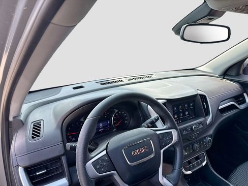 Used 2023 GMC Terrain SLE w/ Driver Convenience Package image 10