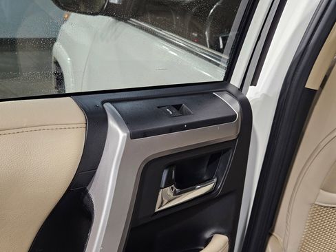 Used 2016 Toyota 4Runner SR5 Premium image 34