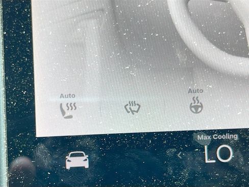 Used 2023 Tesla Model Y Long Range AWD/4WD image 18