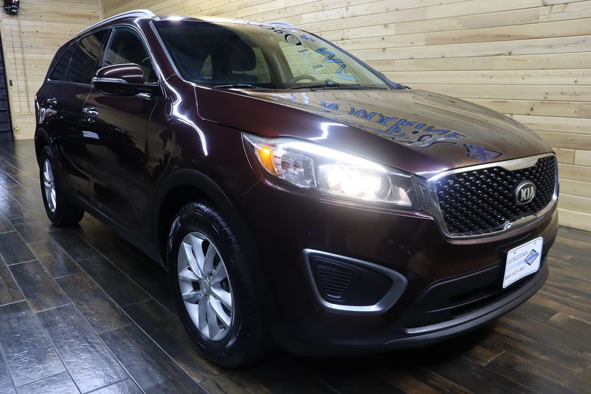 Used 2016 Kia Sorento FWD image 2