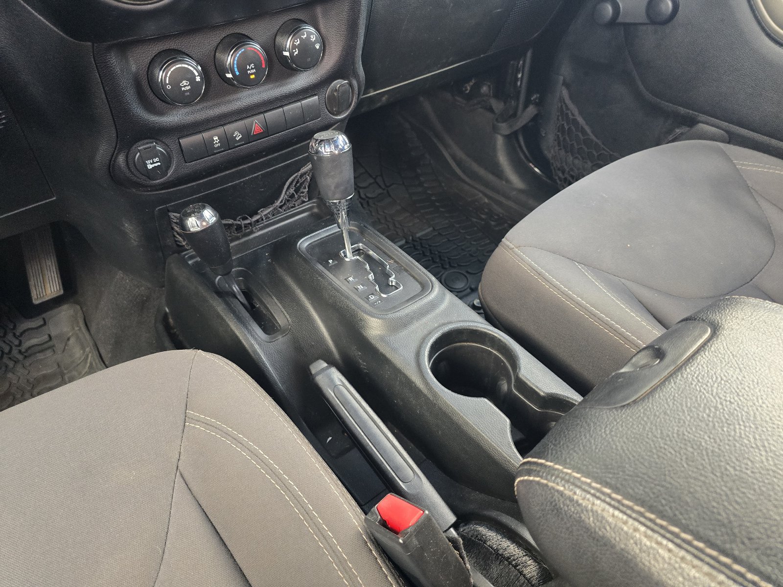 Used 2018 Jeep Wrangler Unlimited Sport AWD/4WD image 18