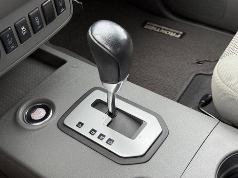 Used 2021 Nissan Frontier SV w/ Midnight Edition Floor Mats AWD/4WD image 20