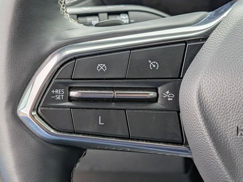 Used 2025 Chevrolet Traverse LT image 19