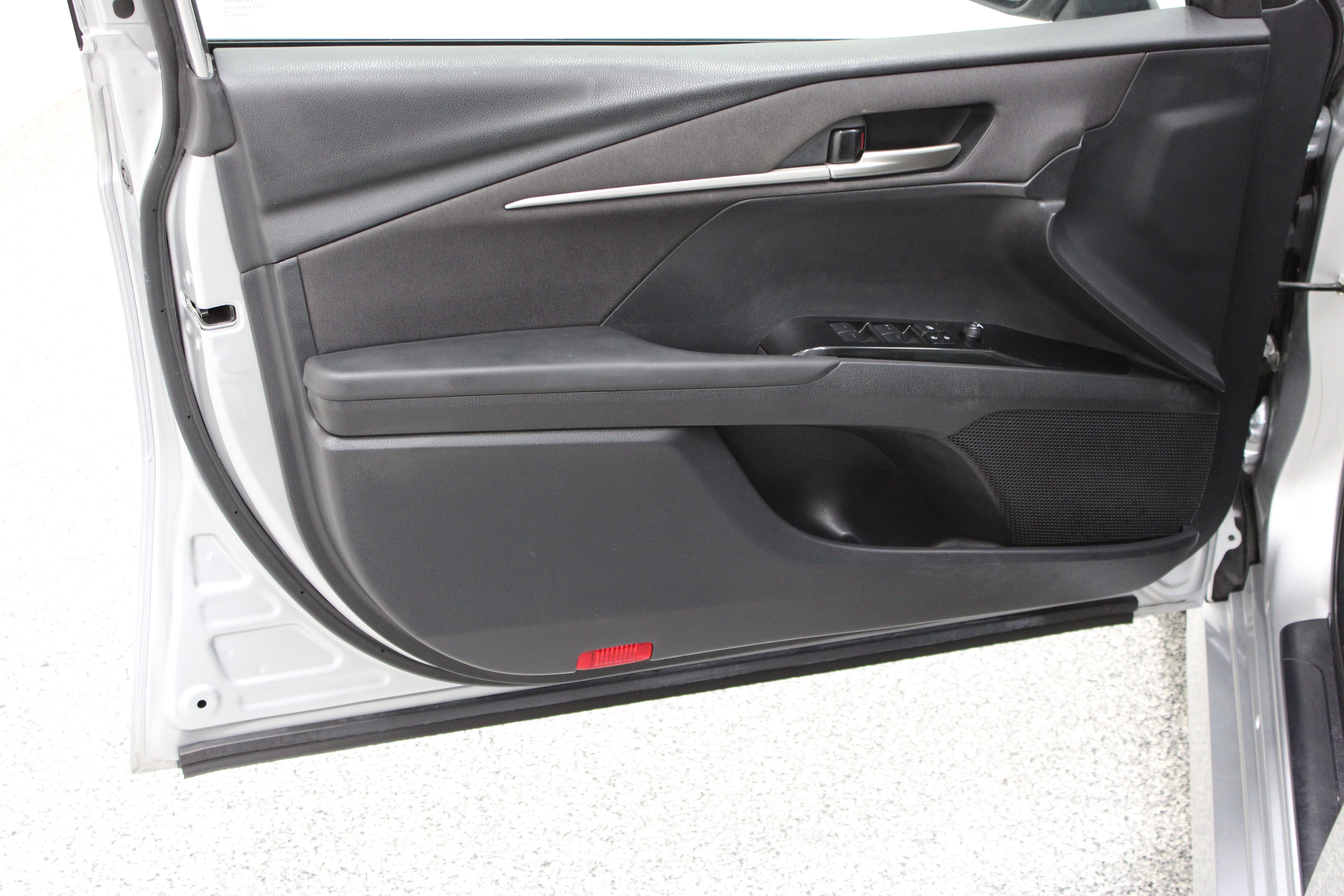 Used 2025 Toyota Camry LE FWD image 12