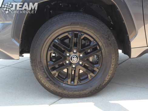 Used 2025 Toyota Tundra SR5 AWD/4WD image 32