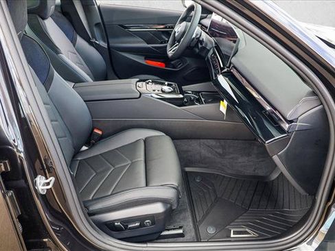 New 2027 BMW 550e xDrive AWD/4WD image 24