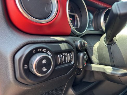 Used 2021 Jeep Gladiator Rubicon AWD/4WD image 21