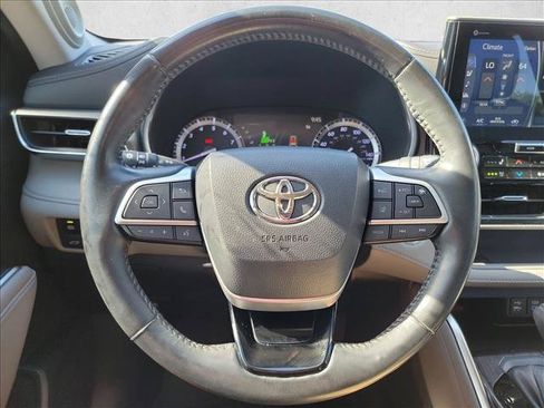 Used 2022 Toyota Highlander Platinum AWD/4WD image 19