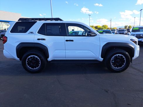 New 2025 Toyota 4Runner 4WD image 2