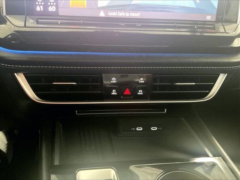 Used 2025 Volkswagen Atlas SEL AWD/4WD image 27