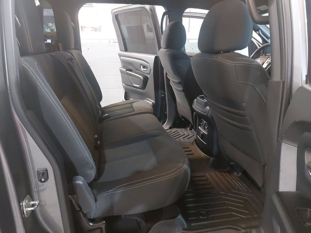 Used 2018 Nissan Titan SV w/ SV Convenience Package AWD/4WD image 11