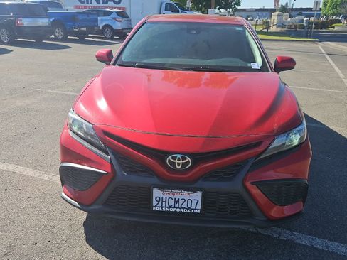 Used 2021 Toyota Camry SE image 4