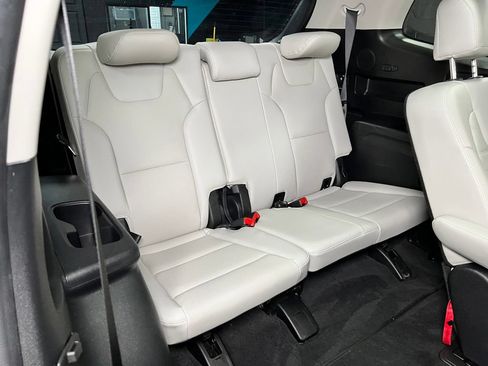 Used 2025 Kia Telluride SX Prestige AWD/4WD image 17