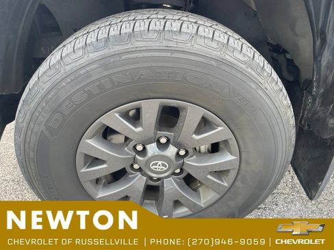 Used 2022 Toyota Tacoma SR5 w/ SR5 Appearance Package (SM) AWD/4WD image 38