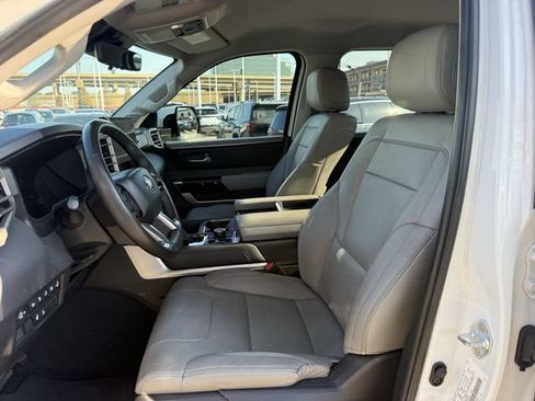 Used 2024 Toyota Tundra Limited AWD/4WD image 30