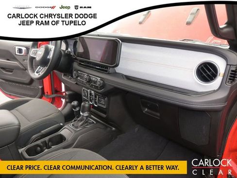 Used 2025 Jeep Wrangler Sahara image 39