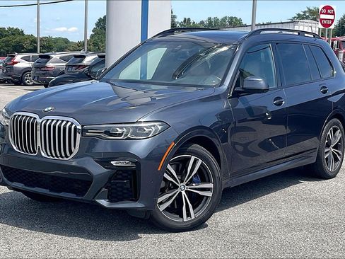 Used 2022 BMW X7 xDrive40i w/ M Sport Package AWD/4WD image 3