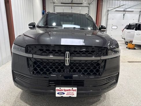 Used 2025 Lincoln Navigator Black Label AWD/4WD image 2