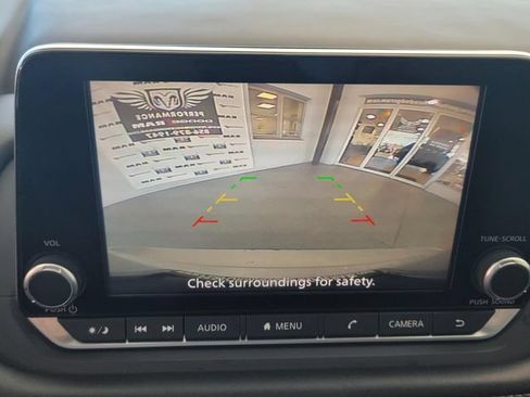 Used 2024 Nissan Rogue S AWD/4WD image 34