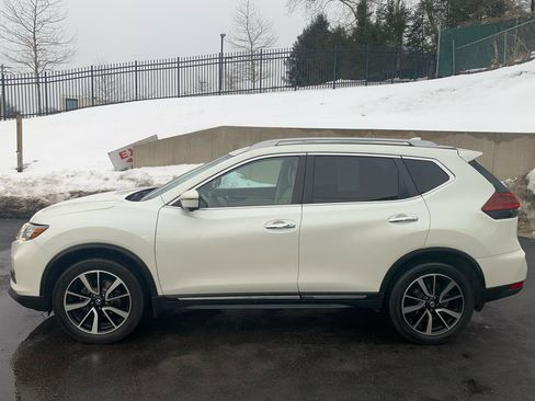 Used 2019 Nissan Rogue SL w/ Premium Package image 2