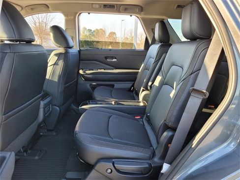 New 2026 Nissan Pathfinder SL image 11