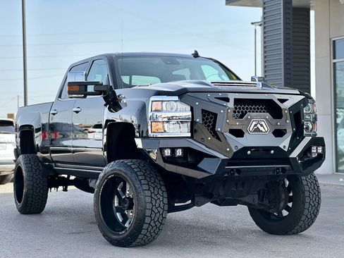 Used 2019 Chevrolet Silverado 2500 High Country w/ Duramax Plus Package image 2