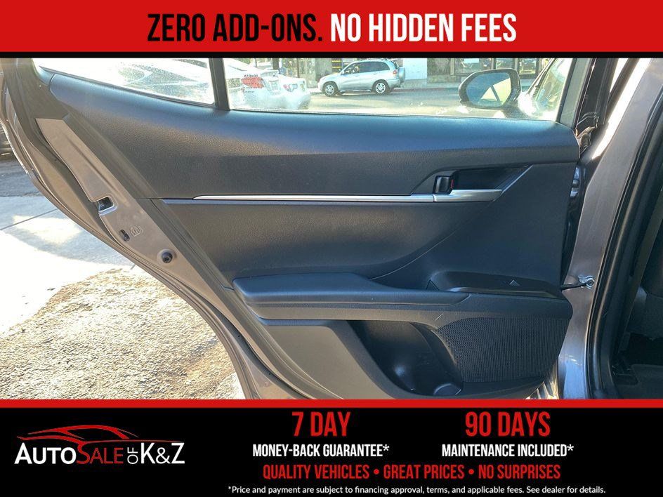 Used 2020 Toyota Camry SE FWD image 18