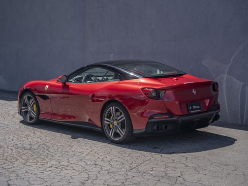 Used 2022 Ferrari Portofino M RWD image 11