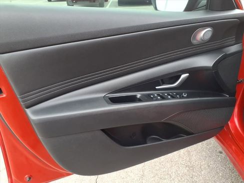 Used 2021 Hyundai Elantra SEL w/ Convenience Package image 9