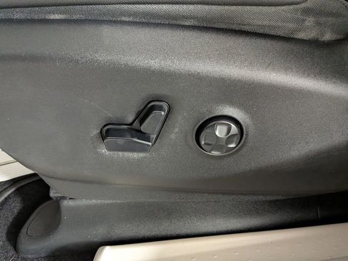 Used 2018 Chrysler Pacifica Touring-L Plus image 18