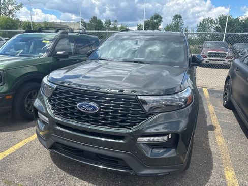Used 2023 Ford Explorer ST-Line w/ Class IV Trailer Tow Package AWD/4WD image 3