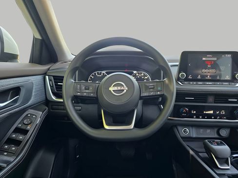 Used 2023 Nissan Rogue SV AWD/4WD image 17