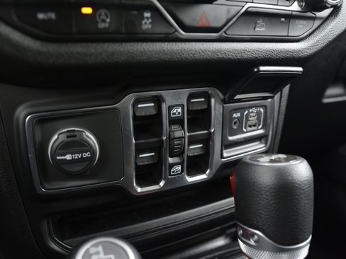 Used 2024 Jeep Wrangler Unlimited Sport AWD/4WD image 21