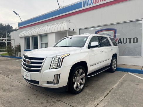 Used 2017 Cadillac Escalade Luxury AWD/4WD image 15