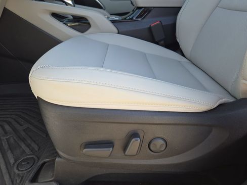 Used 2025 Kia Telluride S FWD image 19