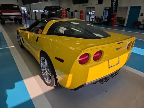 Used 2006 Chevrolet Corvette Coupe w/ Preferred Equipment Group RWD image 3