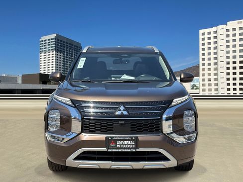 Used 2024 Mitsubishi Outlander 4WD Plug-In Hybrid image 2